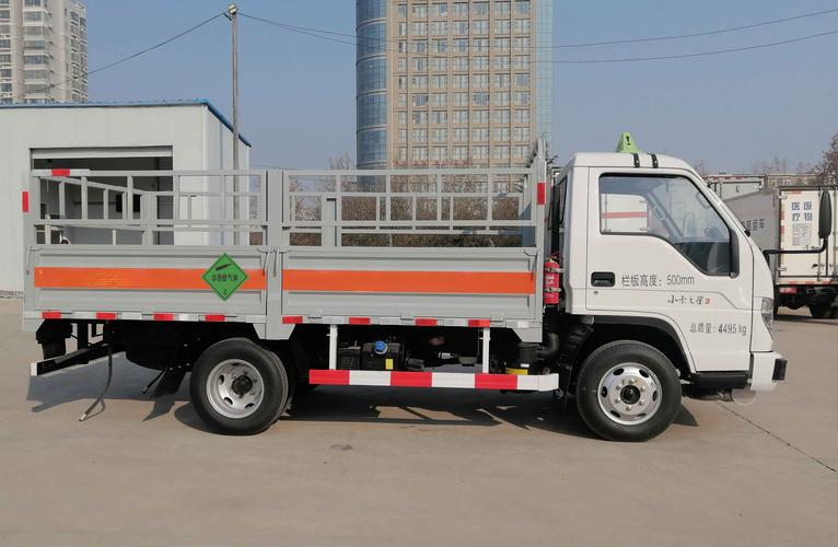 特种运输领域的关键角色 BJ气瓶运输车与危险品运输车